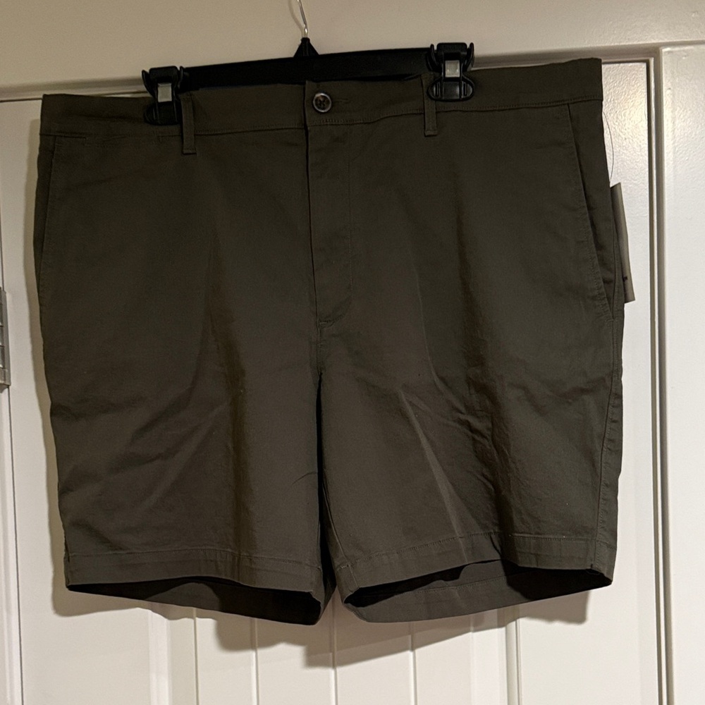 Classic Men's Olive Green Casual Shorts
